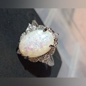 ♥️D Individually $10 Or Bundle 5/$20 Elegant Silver Opal Ring Size 8 🤍